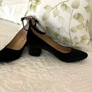 Unisa Black Velvet Stack heels size 7.5M